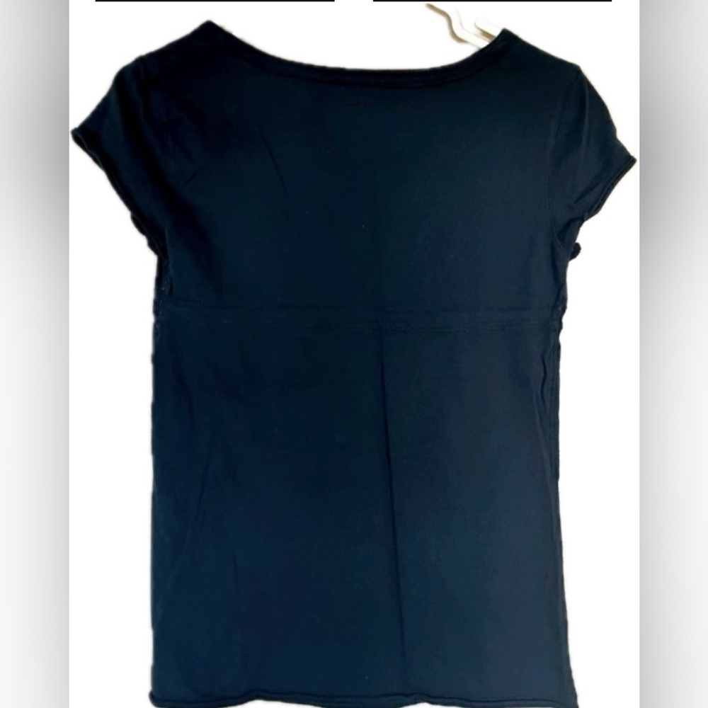 Black short sleeve shirt with deep v-neck design. Excellent condition! Size L - Picture 3 of 6